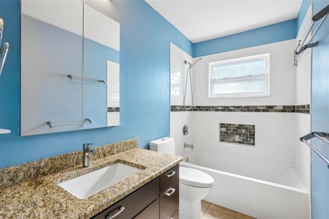 Immobilier commercial à vendre à Saint Petersburg, Floride: 4 chambres, 158.31 m2 № 2430516 - photo 12