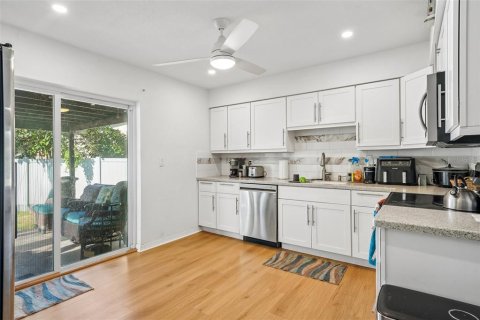 Immobilier commercial à vendre à Saint Petersburg, Floride: 4 chambres, 158.31 m2 № 2430516 - photo 5