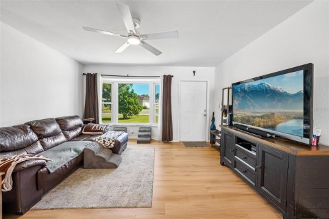 Immobilier commercial à vendre à Saint Petersburg, Floride: 4 chambres, 158.31 m2 № 2430516 - photo 3