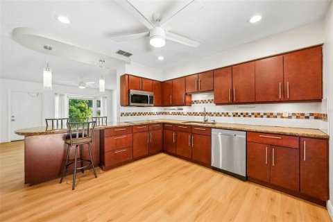 Immobilier commercial à vendre à Saint Petersburg, Floride: 4 chambres, 158.31 m2 № 2430516 - photo 17