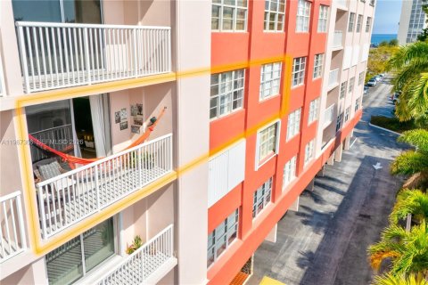 Condominio en venta en Hallandale Beach, Florida, 2 dormitorios, 101.45 m2 № 2028797 - foto 10
