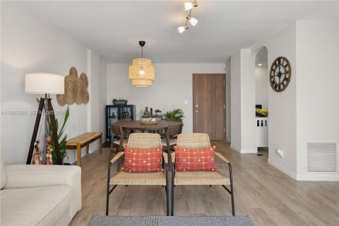 Condominio en venta en Hallandale Beach, Florida, 2 dormitorios, 101.45 m2 № 2028797 - foto 18