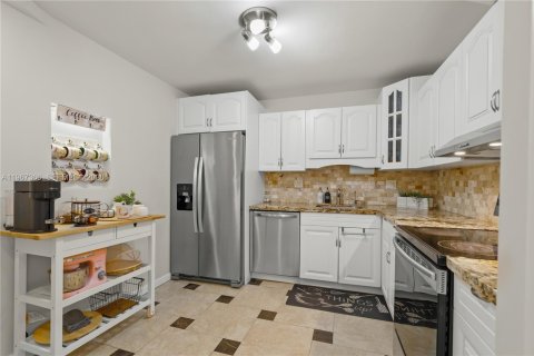 Condominio en venta en Hallandale Beach, Florida, 2 dormitorios, 101.45 m2 № 2028797 - foto 22