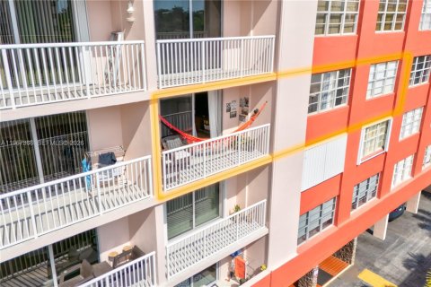 Condominio en venta en Hallandale Beach, Florida, 2 dormitorios, 101.45 m2 № 2028797 - foto 9