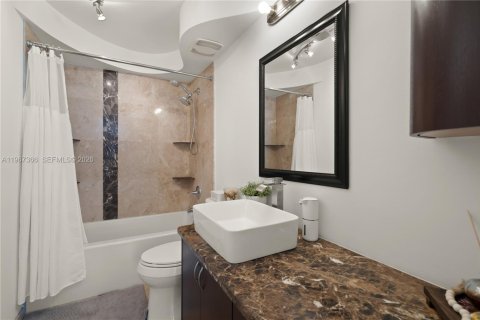 Condominio en venta en Hallandale Beach, Florida, 2 dormitorios, 101.45 m2 № 2028797 - foto 30