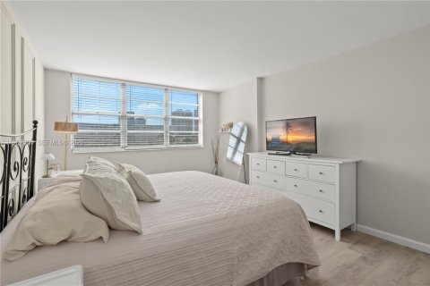 Condominio en venta en Hallandale Beach, Florida, 2 dormitorios, 101.45 m2 № 2028797 - foto 27