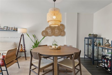 Condominio en venta en Hallandale Beach, Florida, 2 dormitorios, 101.45 m2 № 2028797 - foto 20