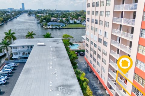 Condominio en venta en Hallandale Beach, Florida, 2 dormitorios, 101.45 m2 № 2028797 - foto 16