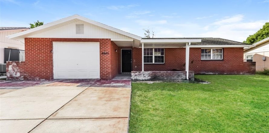 Casa en Port Richey, Florida 3 dormitorios, 131.55 m2 № 2383985