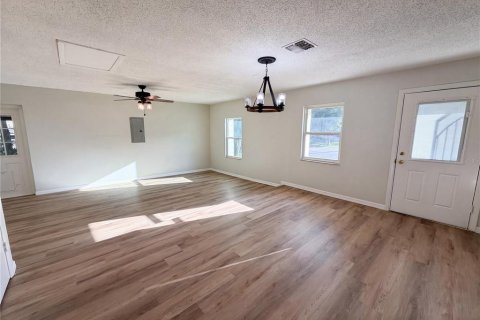 House in Orange City, Florida 3 bedrooms, 123.19 sq.m. № 2239489 - photo 7