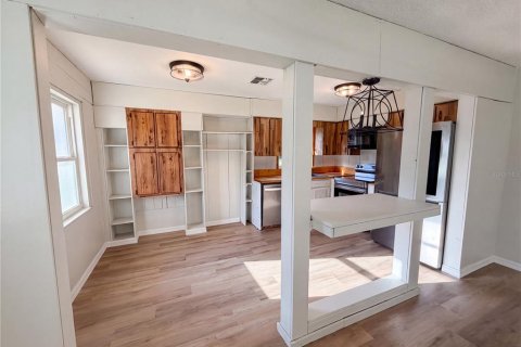 House in Orange City, Florida 3 bedrooms, 123.19 sq.m. № 2239489 - photo 9