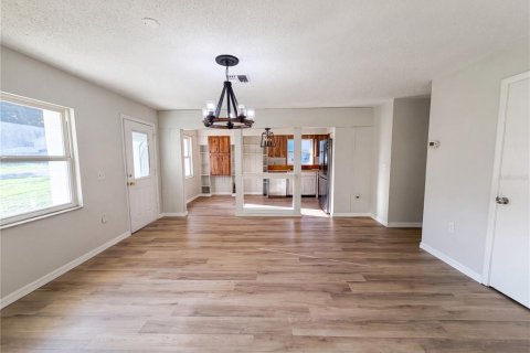House in Orange City, Florida 3 bedrooms, 123.19 sq.m. № 2239489 - photo 6