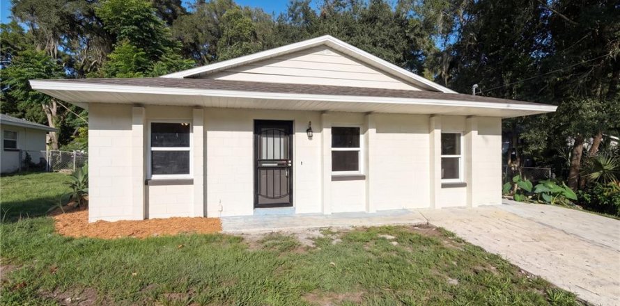 House in Orange City, Florida 3 bedrooms, 123.19 sq.m. № 2239489