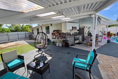 House in West Palm Beach, Florida 5 bedrooms, 201.97 sq.m. № 2392265 - photo 10