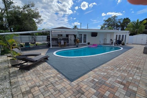 House in West Palm Beach, Florida 5 bedrooms, 201.97 sq.m. № 2392265