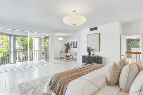 Villa ou maison à vendre à Miami, Floride: 3 chambres, 259.2 m2 № 1974291 - photo 21