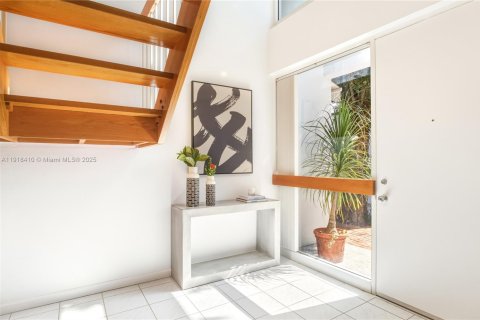 Villa ou maison à vendre à Miami, Floride: 3 chambres, 259.2 m2 № 1974291 - photo 10