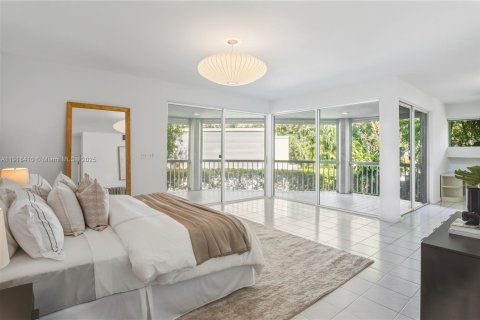 Villa ou maison à vendre à Miami, Floride: 3 chambres, 259.2 m2 № 1974291 - photo 22