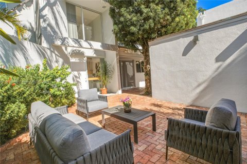 Villa ou maison à vendre à Miami, Floride: 3 chambres, 259.2 m2 № 1974291 - photo 8