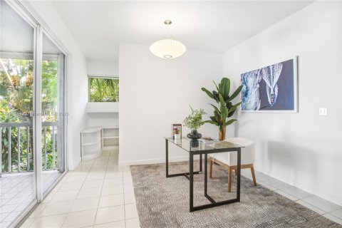 Villa ou maison à vendre à Miami, Floride: 3 chambres, 259.2 m2 № 1974291 - photo 23