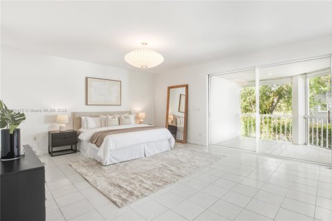 Villa ou maison à vendre à Miami, Floride: 3 chambres, 259.2 m2 № 1974291 - photo 20
