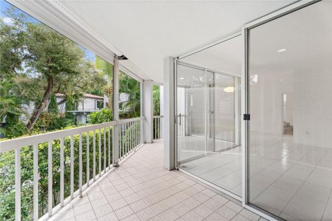 Villa ou maison à vendre à Miami, Floride: 3 chambres, 259.2 m2 № 1974291 - photo 25