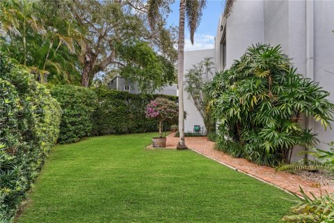 Villa ou maison à vendre à Miami, Floride: 3 chambres, 259.2 m2 № 1974291 - photo 19