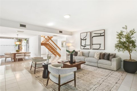 Villa ou maison à vendre à Miami, Floride: 3 chambres, 259.2 m2 № 1974291 - photo 13