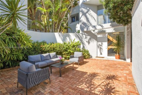 Villa ou maison à vendre à Miami, Floride: 3 chambres, 259.2 m2 № 1974291 - photo 7