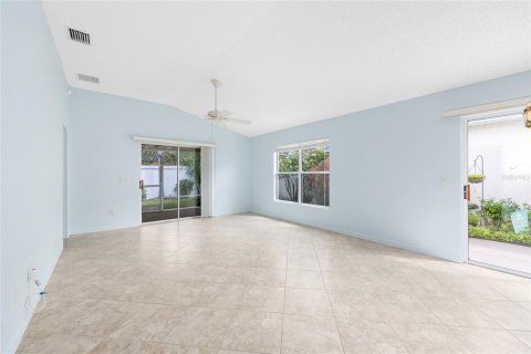 House in The Villages, Florida 3 bedrooms, 130.62 sq.m. № 1826480 - photo 16