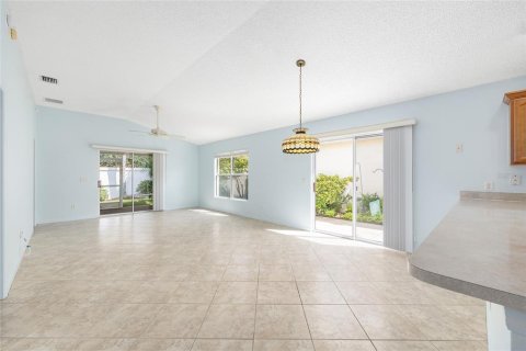 House in The Villages, Florida 3 bedrooms, 130.62 sq.m. № 1826480 - photo 12