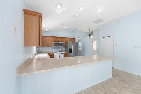 House in The Villages, Florida 3 bedrooms, 130.62 sq.m. № 1826480 - photo 10