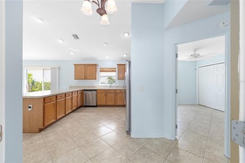 House in The Villages, Florida 3 bedrooms, 130.62 sq.m. № 1826480 - photo 8
