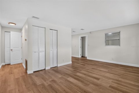 House in Edgewater, Florida 3 bedrooms, 104.79 sq.m. № 2094623 - photo 19