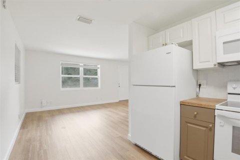 House in Edgewater, Florida 3 bedrooms, 104.79 sq.m. № 2094623 - photo 13