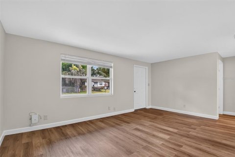 House in Edgewater, Florida 3 bedrooms, 104.79 sq.m. № 2094623 - photo 24