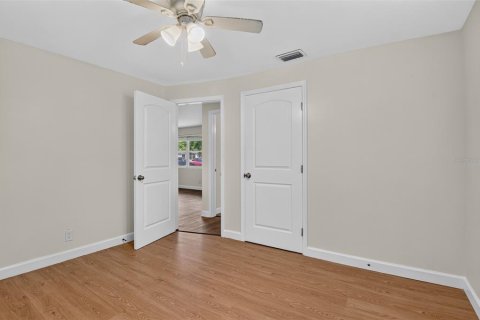 House in Edgewater, Florida 3 bedrooms, 104.79 sq.m. № 2094623 - photo 17