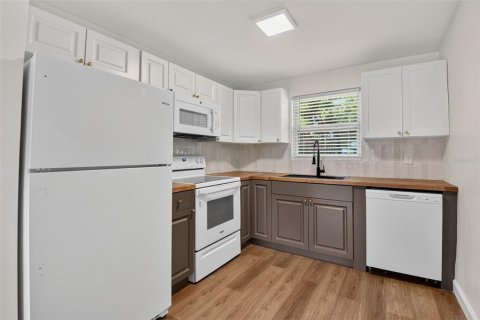 House in Edgewater, Florida 3 bedrooms, 104.79 sq.m. № 2094623 - photo 10