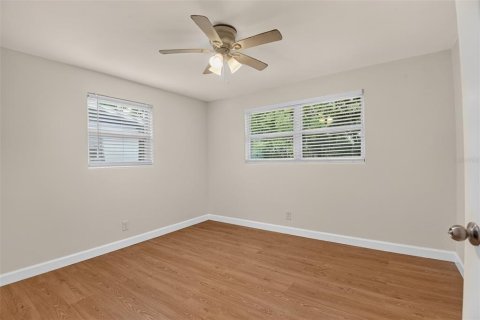 House in Edgewater, Florida 3 bedrooms, 104.79 sq.m. № 2094623 - photo 14