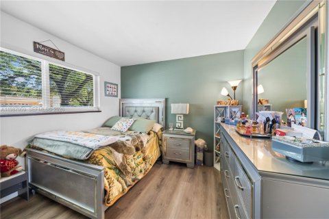 House in Plantation, Florida 5 bedrooms, 195.37 sq.m. № 2051214 - photo 22