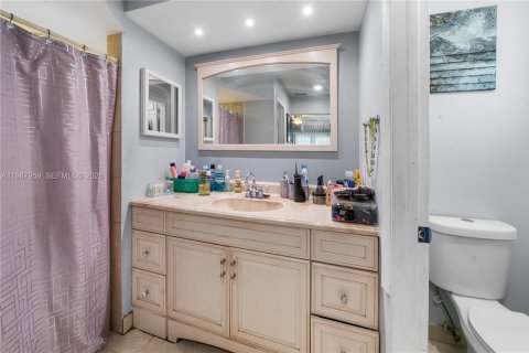 House in Plantation, Florida 5 bedrooms, 195.37 sq.m. № 2051214 - photo 14