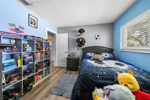 House in Plantation, Florida 5 bedrooms, 195.37 sq.m. № 2051214 - photo 27