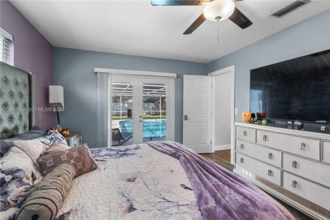 House in Plantation, Florida 5 bedrooms, 195.37 sq.m. № 2051214 - photo 15