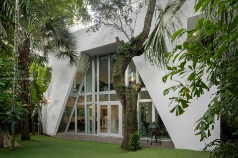 Casa en alquiler en Miami, Florida, 5 dormitorios, 433.85 m2 № 1974656 - foto 25