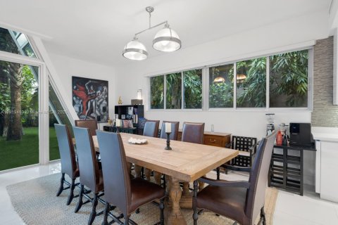 Casa en alquiler en Miami, Florida, 5 dormitorios, 433.85 m2 № 1974656 - foto 8