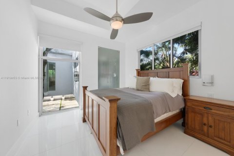 Casa en alquiler en Miami, Florida, 5 dormitorios, 433.85 m2 № 1974656 - foto 21
