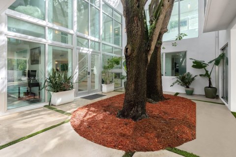 Casa en alquiler en Miami, Florida, 5 dormitorios, 433.85 m2 № 1974656 - foto 24