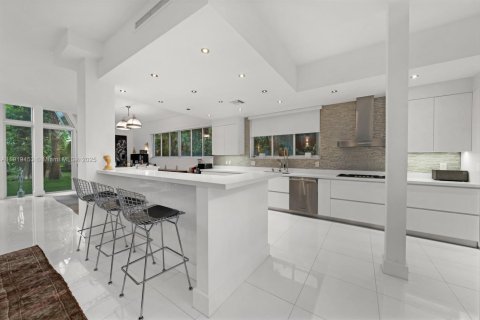 Casa en alquiler en Miami, Florida, 5 dormitorios, 433.85 m2 № 1974656 - foto 4