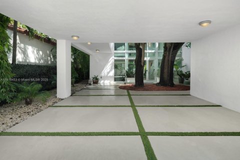 Casa en alquiler en Miami, Florida, 5 dormitorios, 433.85 m2 № 1974656 - foto 29