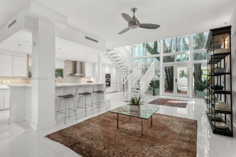 Casa en alquiler en Miami, Florida, 5 dormitorios, 433.85 m2 № 1974656 - foto 7